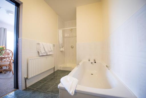 Carna Bay Hotel - Housity