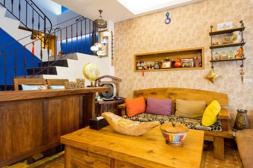 Hometown B&B - Housity