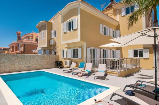 Curie with Pool by VillaGranCanaria - Housity