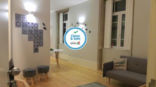 Sunday - Alda's Vintage Apartments with Free Parking - Housity