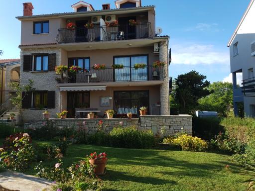 Apartments Helena Pomer - Housity