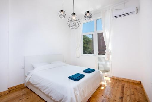 The WHITE APARTMENT - Bogoridi Main Street - Housity