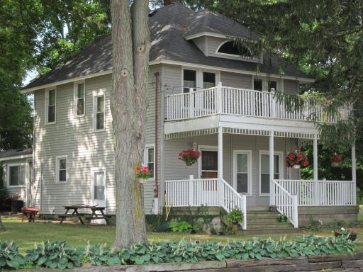 Devil's Lake Inn and Devil's Lake Inn Too - Housity