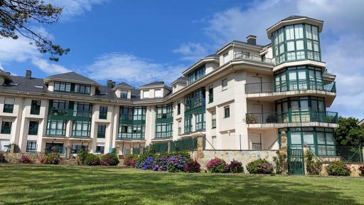 Ático en Tapia de Casariego con vistas a la playa. - Housity