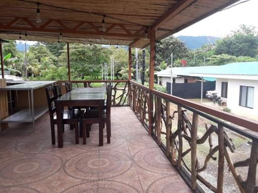 Sloth House Lodge - Housity