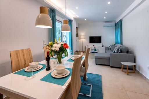 Lux 1-bedroom apartement next to the sea in Voula - Housity