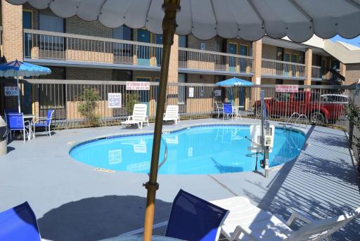 Days Inn by Wyndham Easley West Of Greenville/Clemson Area - Housity
