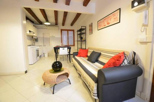 Carlo's Studio by Venicevillas - Housity