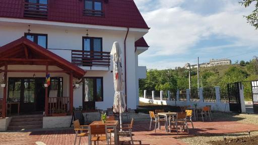 PENSIUNEA BERCA - Housity