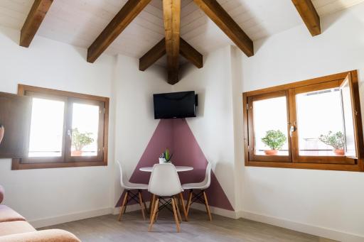 LA MOMA Apartments & Room - Housity