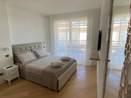 Sea View Embassy Apartment - Hizvo