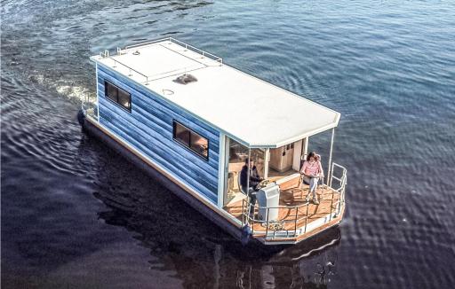Awesome Ship In Hennigsdorf With Lake View - Housity