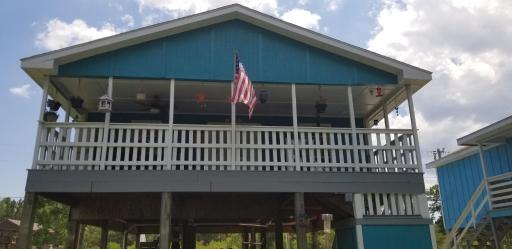 PEACEFUL RIVERFRONT COTTAGE SLEEPS 7 with Washer & Dryer - Housity