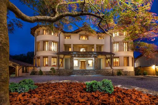 Transilvania Mansion - Housity