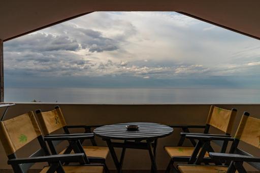 The House of Evdions - Housity