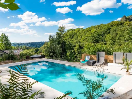 Holiday home with sauna and swimming pool - Housity