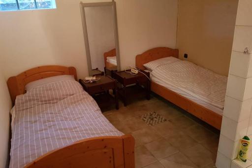 Ferienwohnung und Monteurwohnung mit großer begehbarer Dusche - Housity