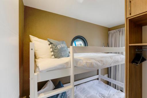 Luxe Houseboat Skoft - Housity