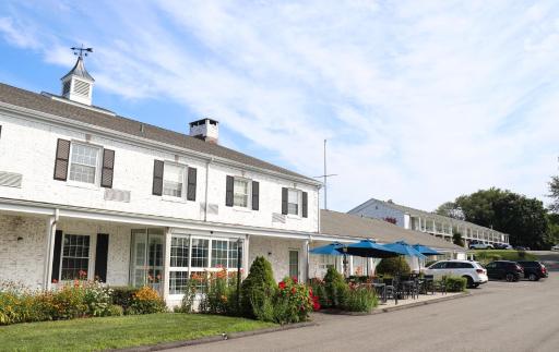 Circle Hotel Fairfield - Housity