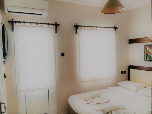 Ladies Beach Hotel - Housity