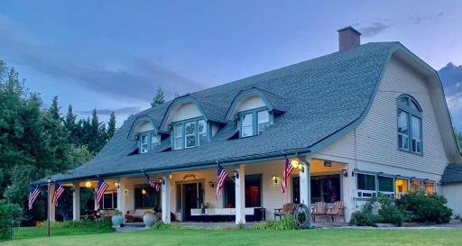 Mount Shasta Ranch Bed and Breakfast - Housity
