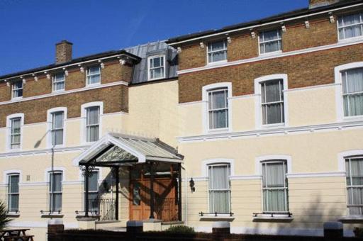 Richmond Inn Hotel - Housity