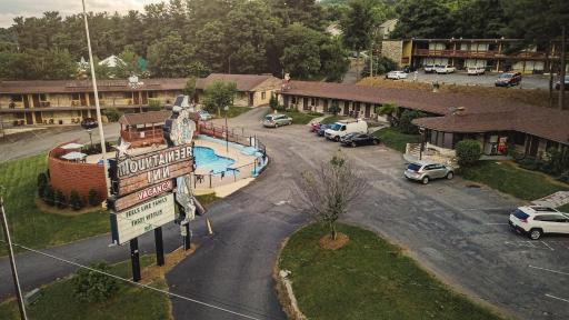 The Mountaineer Inn - Asheville - Housity