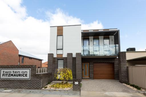 TWO TEN Sleeps 10! Luxury CBD Accommodation - Housity