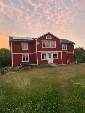 Charming house on large property on Vato - Housity