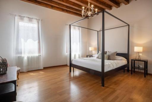 Design Palace Apartment by Wonderful Italy - Housity