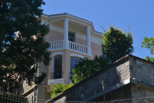 Le Bompard 50 m2 Villa Art Déco Plein centre avec jardin - Housity