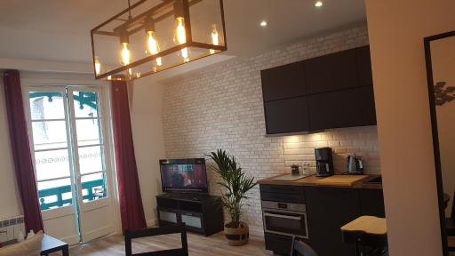 Quartier historique 100m plage WIFI - Housity
