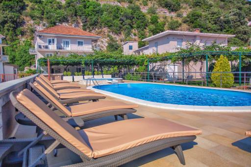 Apartments Obala - Katić - Housity