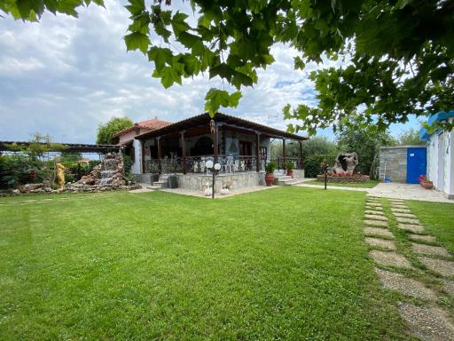 Beachfront Cottage - Housity