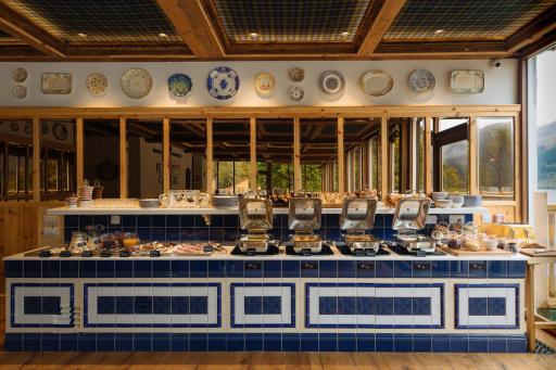 The Whispering Pine Lodge - Housity