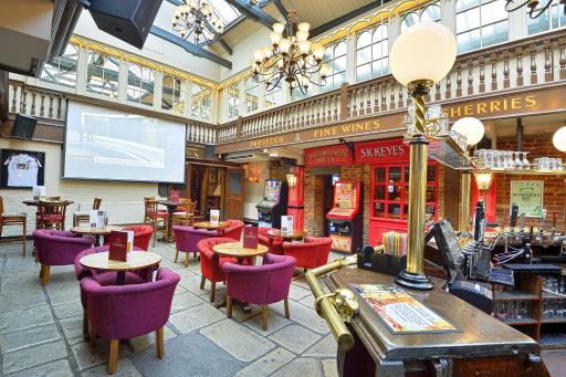 The Royal Victoria and Bull Hotel - Housity