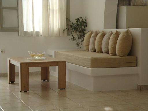 'Naxian family apartment' - Housity