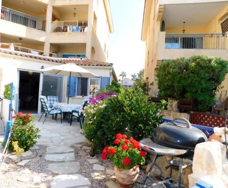 Beautiful Regina gardens - Housity
