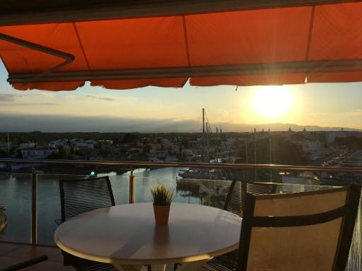 Vue Panoramique sur la Mediterrannée, appartement sur canal & proche plage - Housity