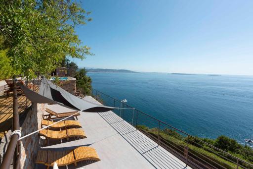 BNB RENTING Breathtaking luxurious villa with sea-view in Théoule sur Mer - Housity