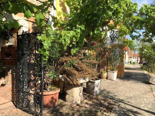 Ráspi Apartman Étterem és Borászat - Housity