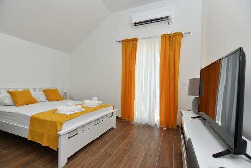 Andjela 2 - Housity