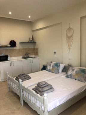 Shades of Zante 1 - Housity