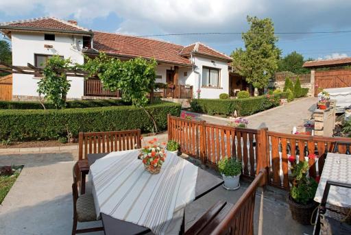 krushunska panorama - Housity