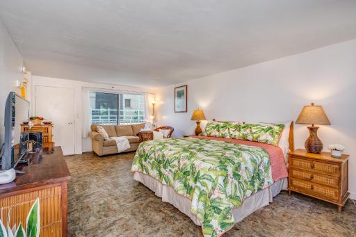 @ Marbella Lane - Breezy Studio@Diamond Head Beach Hotel - Housity