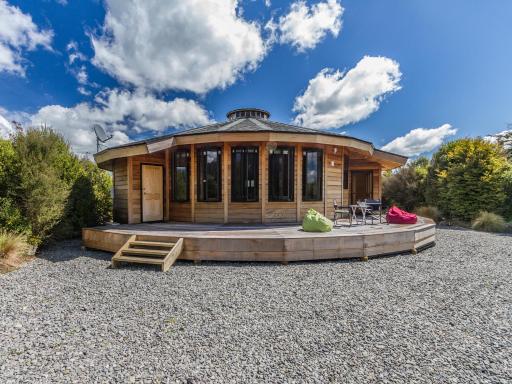The Snowglobe - Ohakune Modern Yurt Style Chalet - Housity