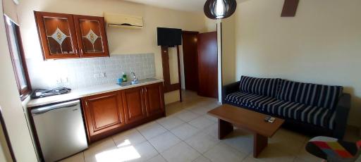 Lakis Court - Housity