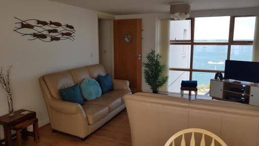 Ynys Lawd, Holyhead Marina - Housity