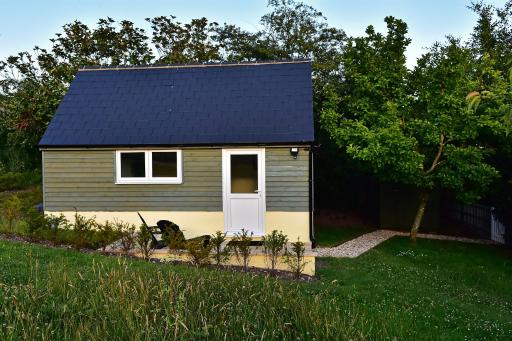 Yew Tree Retreat - Housity
