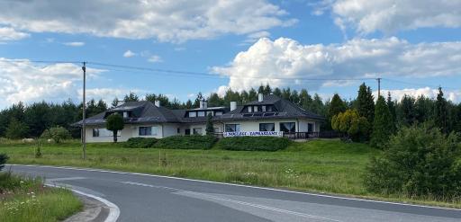 Zajazd Maj - Housity